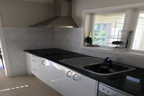 Photo of property in 4 Kirrie Avenue, Te Atatu South, Auckland, 0610