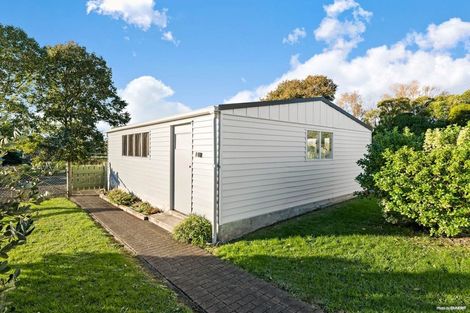 Photo of property in 290 Waitakere Road, Taupaki, 0782