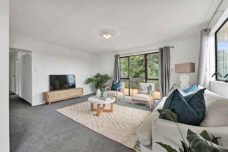 Photo of property in 33 Riversdale Drive, Merrilands, New Plymouth, 4312