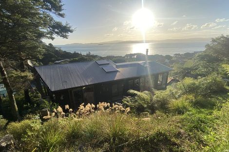 Photo of property in 25 Kotari Road, Days Bay, Lower Hutt, 5013