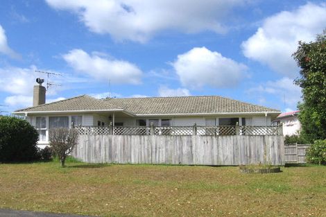 Photo of property in 26 Crocombe Crescent, Beach Haven, Auckland, 0626