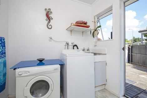 Photo of property in 58 De Quincey Terrace, Highland Park, Auckland, 2010