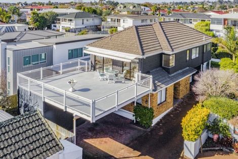 Photo of property in 2/20 Takutai Avenue, Bucklands Beach, Auckland, 2012