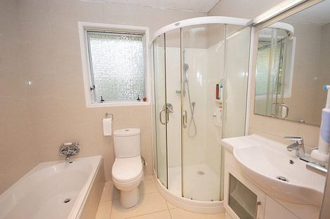 Photo of property in 25 Trias Road, Totara Vale, Auckland, 0629