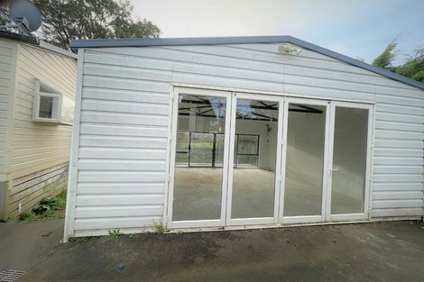 Photo of property in 21 Chilcott Road, Henderson, Auckland, 0612