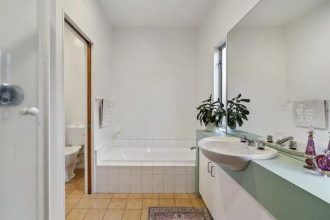 Photo of property in 2/110 Aberdeen Road, Campbells Bay, Auckland, 0620