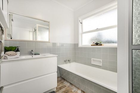 Photo of property in 24 Saint Johns Avenue, Tuakau, 2121