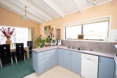 Photo of property in 6 Hale Place, Ngatea, 3503