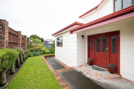 Photo of property in 5 Selwyn Road, Hospital Hill, Napier, 4110