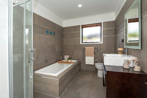 Photo of property in 38 Key West Drive, One Tree Point, 0118