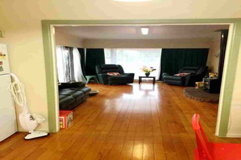 Photo of property in 70 Tiroroa Avenue, Te Atatu South, Auckland, 0610