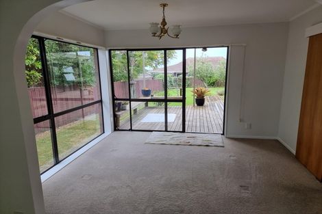 Photo of property in 57 Dalwhinnie Parade, Highland Park, Auckland, 2010