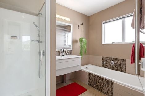 Photo of property in 29 Glucina Avenue, West Harbour, Auckland, 0618