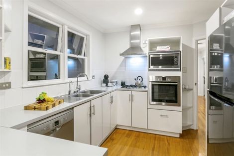 Photo of property in 28 Peter Terrace, Castor Bay, Auckland, 0620