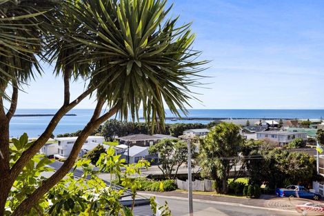 Photo of property in 22 Bayly Road, Moturoa, New Plymouth, 4310