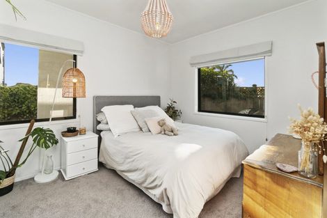 Photo of property in 9 Scarboro Terrace, Murrays Bay, Auckland, 0630