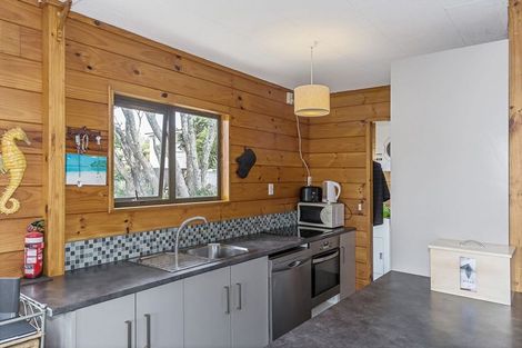 Photo of property in 31 Matai Road, Stanmore Bay, Whangaparaoa, 0932