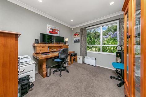 Photo of property in 92 Awanui Rise, Papakura, 2582