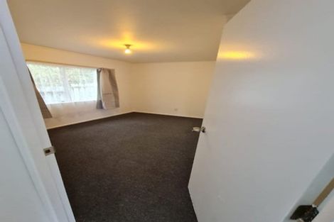 Photo of property in 11 Rerewai Place, Kelston, Auckland, 0602