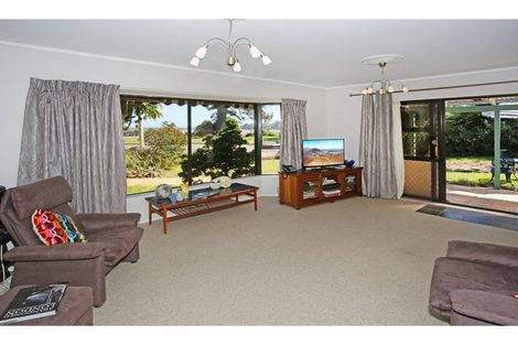 Photo of property in 8 Godwit Place, Waiuku, 2123