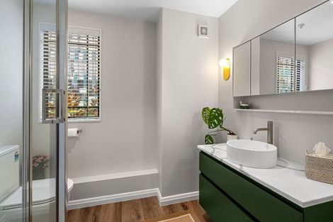 Photo of property in Regent Courts, 2/75 Gloucester Street, Christchurch Central, Christchurch, 8013