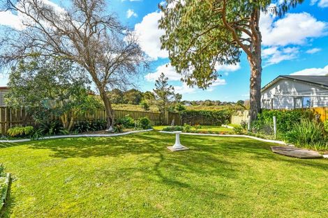 Photo of property in 23 Seaward Place, Wattle Downs, Auckland, 2103
