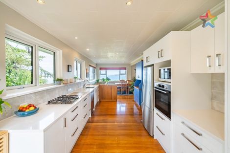 Photo of property in 46 Maungaraki Road, Korokoro, Lower Hutt, 5012