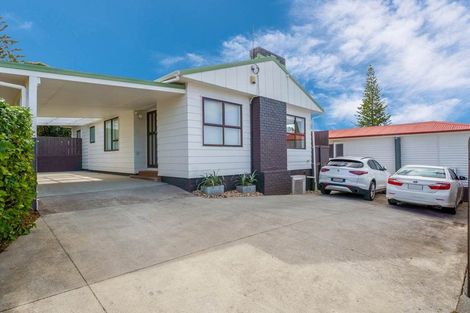Photo of property in 124 Archibald Road, Kelston, Auckland, 0602