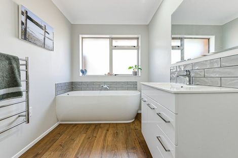 Photo of property in 21 Highgrove Drive, Grandview Heights, Hamilton, 3200