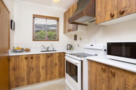 Photo of property in 2/3 Benygloe Place, Highland Park, Auckland, 2010