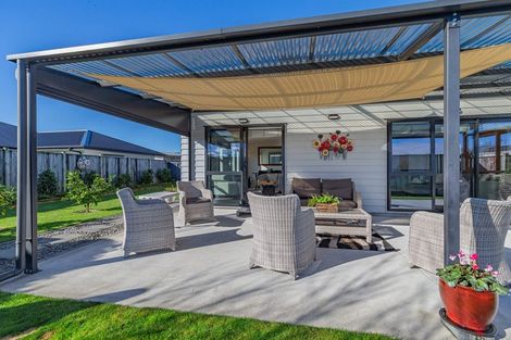 Photo of property in 8 Ash Close, Levin, 5510