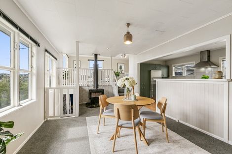 Photo of property in 32 Bellringer Crescent, Newlands, Wellington, 6037