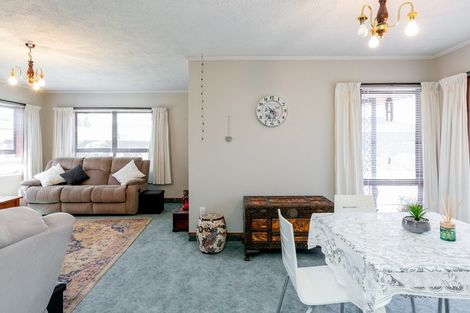 Photo of property in 2/14 Avondale Road, Taradale, Napier, 4112