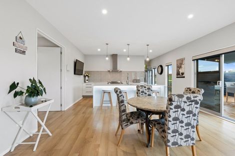 Photo of property in 14 Whitcombe Place, Darfield, 7571