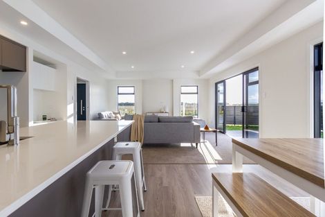 Photo of property in 98 Eriksen Road, Te Awa, Napier, 4110