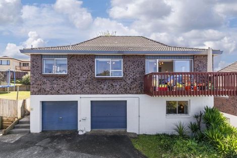 Photo of property in 1/127 Stapleford Crescent, Browns Bay, Auckland, 0630