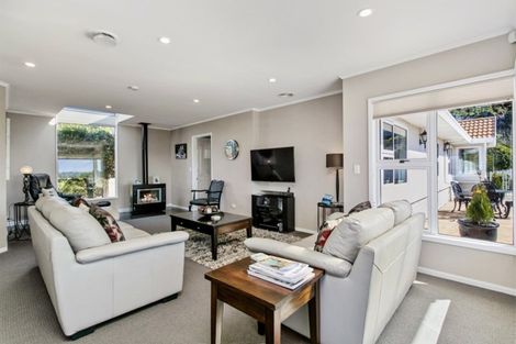 Photo of property in 2 Krissell Place, Acacia Bay, Taupo, 3330