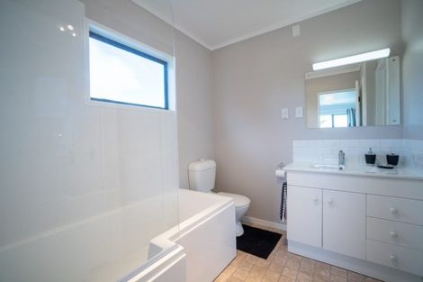 Photo of property in 15 Charles Cross Street, Longburn, Palmerston North, 4412