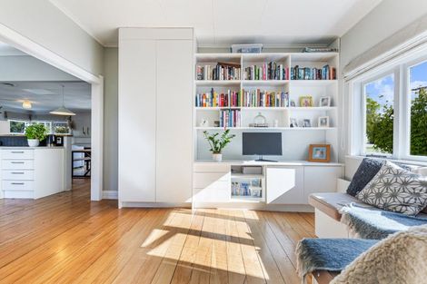 Photo of property in 41 Hanlon Crescent, Narrow Neck, Auckland, 0624