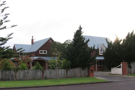 Photo of property in 1-3 Lavinia Grove, Waikanae Beach, Waikanae, 5036