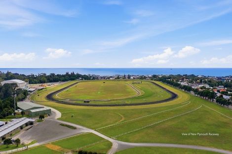 Photo of property in 16 Maranui Street, Welbourn, New Plymouth, 4310