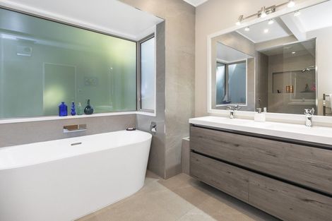 Photo of property in 33 Doon Street, Vauxhall, Dunedin, 9013