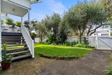 Photo of property in 1/19 Brook Street, Milford, Auckland, 0620
