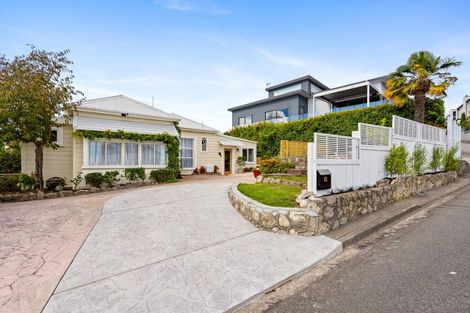 Photo of property in 13 Roslyn Road, Bluff Hill, Napier, 4110