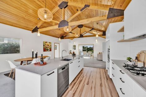 Photo of property in 11 Margaret Place, Merrilands, New Plymouth, 4312