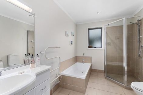 Photo of property in White Isle Apartments, 13/23 Quay Street, Whakatane, 3120