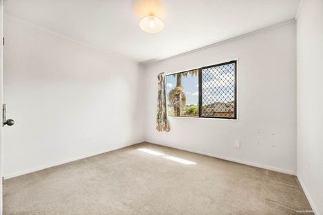 Photo of property in 2/878 East Coast Road, Northcross, Auckland, 0630