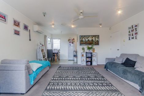 Photo of property in 2/22 Cosgrave Road, Papakura, 2110