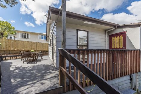 Photo of property in 3/23 Luckens Road, West Harbour, Auckland, 0618