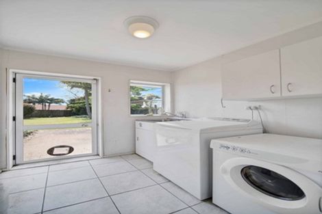 Photo of property in 11 Perotti Place, Conifer Grove, Takanini, 2112